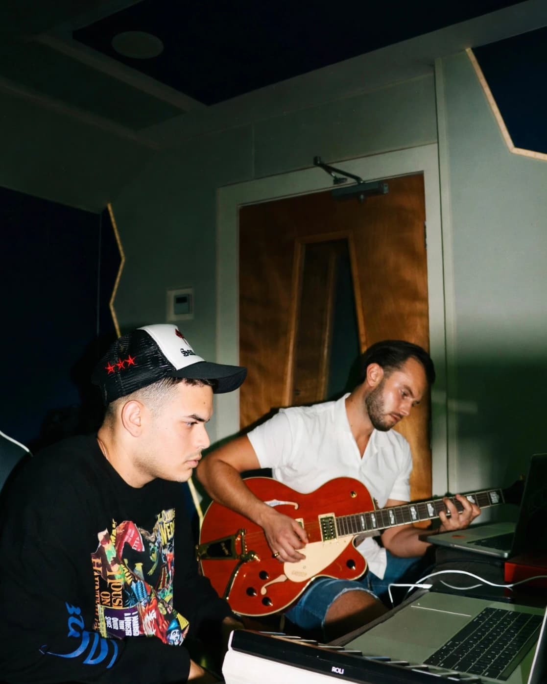 GRAUX en session musicale avec Jeremy Ayala.